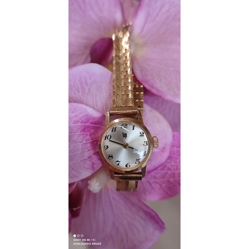Montre Lip dame sur bracelet métal doré